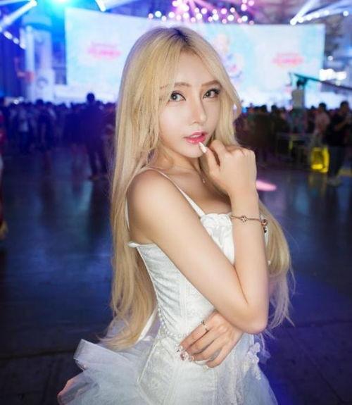 女主播视讯视频种子,揭秘网络直播背后的秘密与诱惑